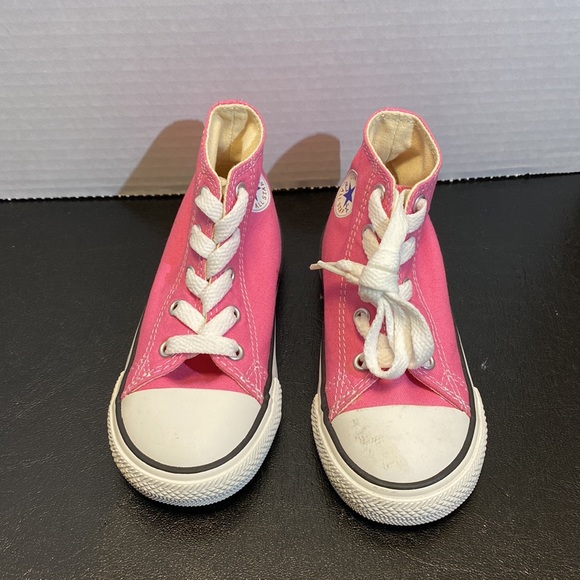Girls pink converse sneakers - Picture 2 of 3